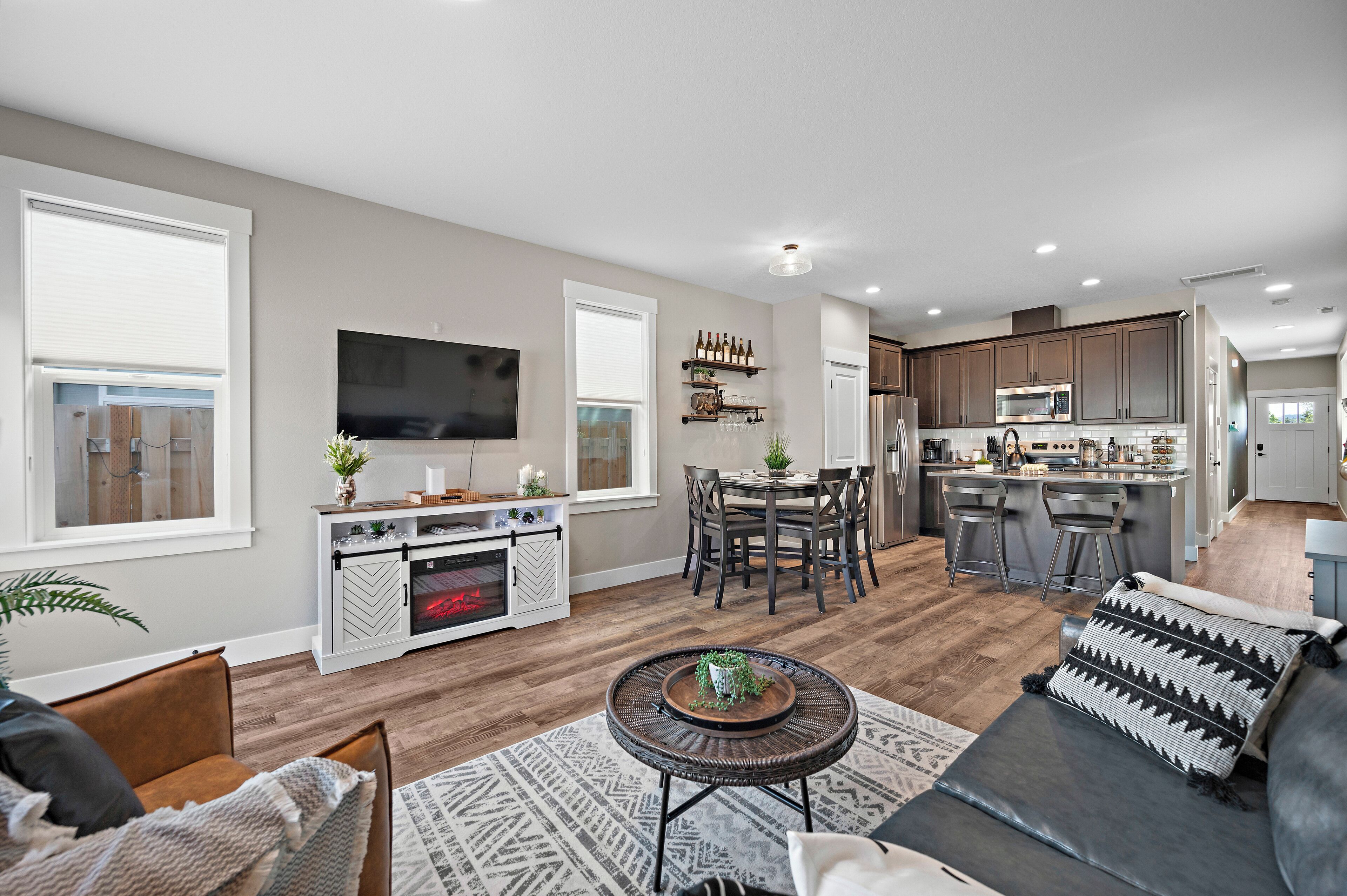 Een smart-tv en een open haard