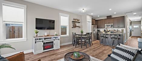 Una Smart TV, una chimenea