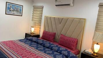 Kahden hengen deluxe-huone | Äänieristys, silitysrauta/-lauta, ilmainen Wi-Fi