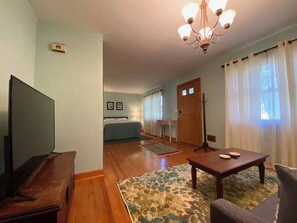 4 habitaciones, tabla de planchar con plancha, wifi y ropa de cama