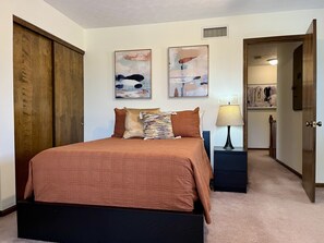 2 habitaciones, tabla de planchar con plancha y wifi gratis 