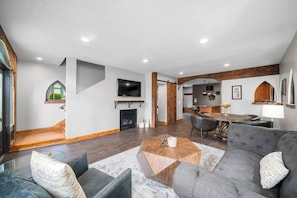 Smart TV, fireplace