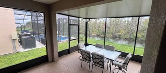 Perfect Luxury Home 4 Bedrooms, Perfect for Family and Friends Perfect Lake View