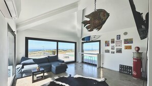 Bungalow Keluarga, pemandangan samudra | Area keluarga | Smart TV, Netflix, lantai berpemanas, dan layanan streaming