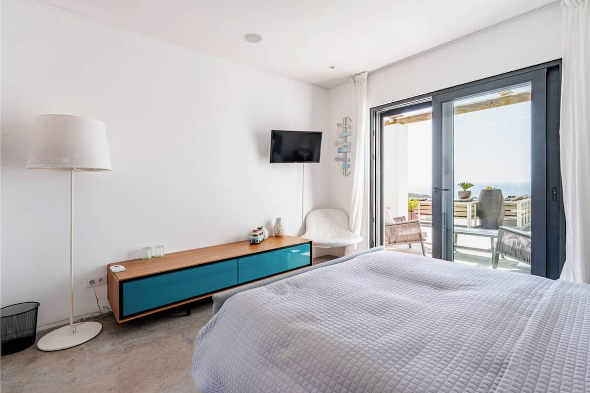 Chambre Design double, vue sur l’océan | Accès au Wi-Fi (inclus), ameublement unique, literie fournie