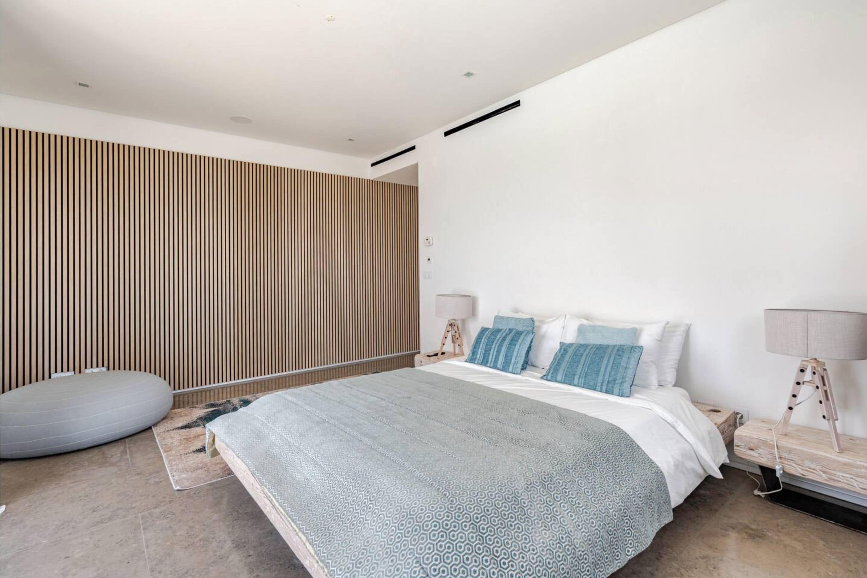 Deluxe Double Room, Ocean View | Individually furnished, free WiFi, bed sheets