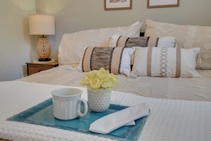 2 bedrooms, iron/ironing board, free WiFi, bed sheets - Cozy 2 BR 1BA with Kitchenettes and Private entrance (Augusta)