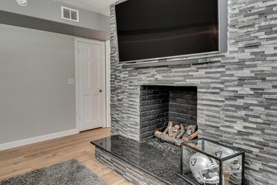 Cozy 2 BR 1BA with Kitchenettes and Private entrance