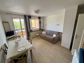 Living area - Appartement 4personnes Dans Résidence Golf de Valescure 2 (Saint-Raphaël)