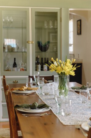 Dining - NEW Riverside Vintage Gem, Truckee River 1 Block, Centrally Located + Grill (Reno)
