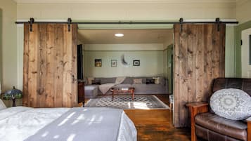 3 bedrooms, desk, iron/ironing board, WiFi