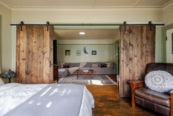 3 bedrooms, desk, iron/ironing board, WiFi