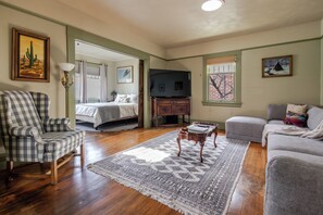 3 bedrooms, desk, iron/ironing board, WiFi