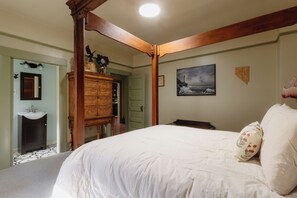 2 soverom, skrivebord, strykejern/-brett og wi-fi