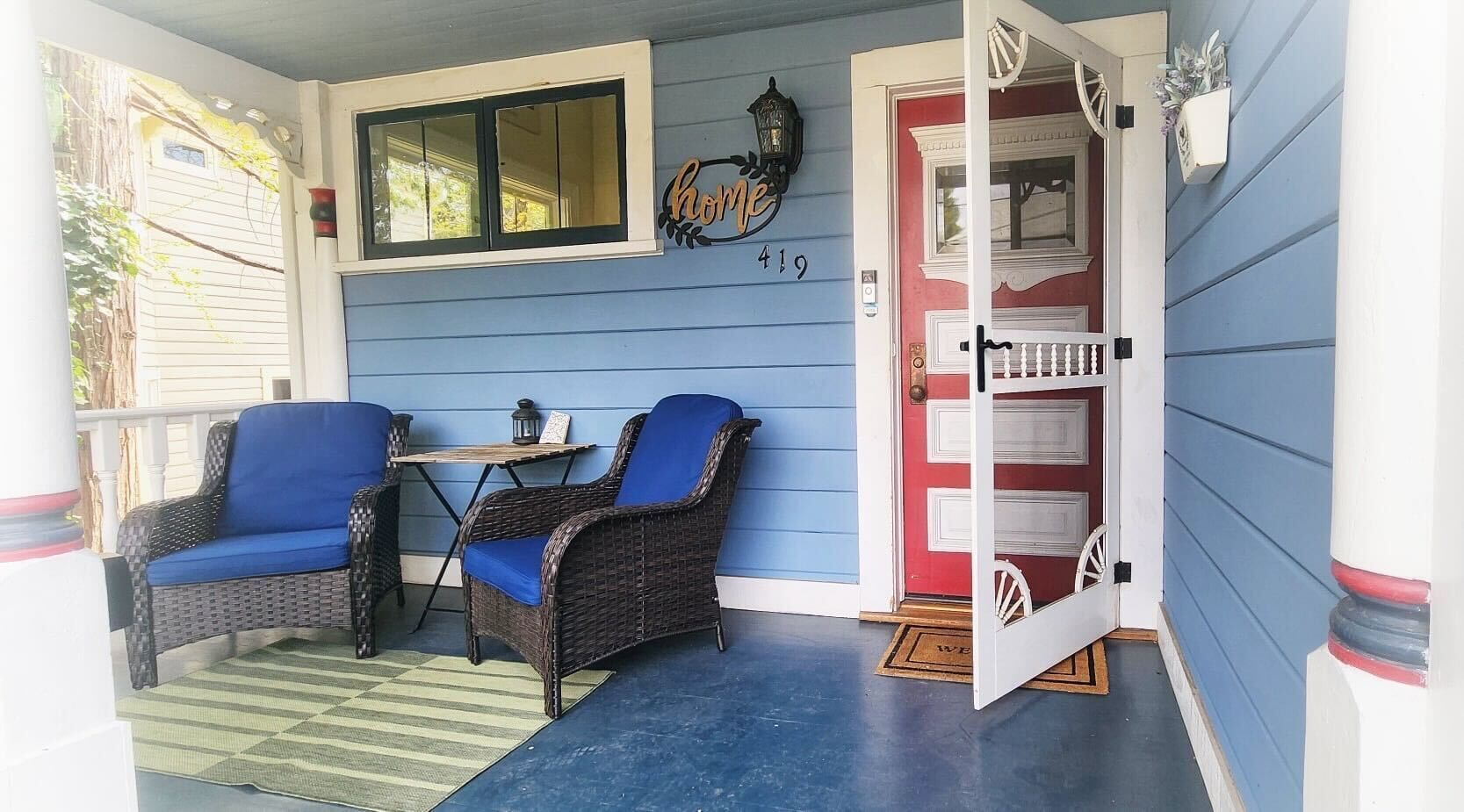 Adorable Victorian-style retreat downtown Grass Valley! Garage parking/backyard.