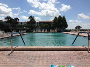 Pool - Enjoy Florida’s Sun Coast on Longboat Key, across from beautiful Sarasota Bay. (Longboat Key)