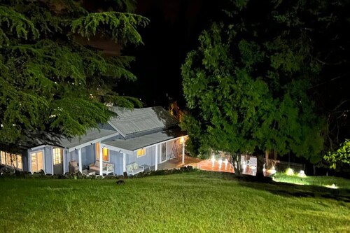 Pine Hill Cottage - shabby chic & peaceful haven