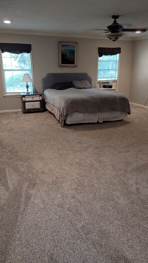 4 bedrooms, WiFi, bed sheets