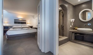 1 bedroom, in-room safe, iron/ironing board, free WiFi