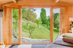 1 soverom, strykejern/-brett, internettilgang og sengetøy