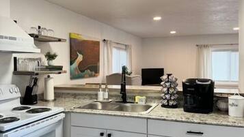 Refrigerador, microondas, horno, placa de cocina