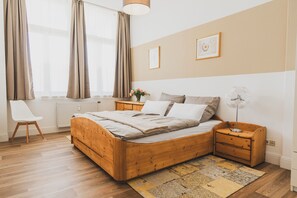 3 bedrooms, travel cot, free WiFi, bed sheets - Moderne Altbauwohnung Nähe Hauptbahnhof (Pforzheim)