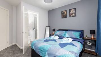 3 bedrooms, desk, iron/ironing board, free WiFi