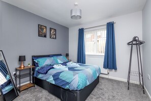 3 habitaciones, escritorio, tabla de planchar con plancha y wifi gratis 