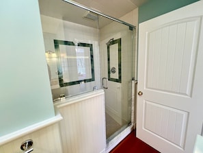 Hair dryer, towels - The Riverside Treehouse (Arlington)