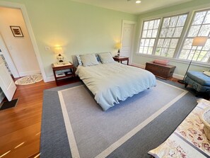 3 bedrooms, desk, free WiFi, bed sheets