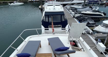 Moored at the 5* rated Torquay marina, lots space to relax.