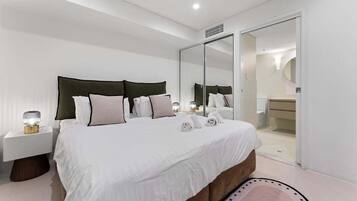 1 bedroom, iron/ironing board, WiFi (free), bed sheets