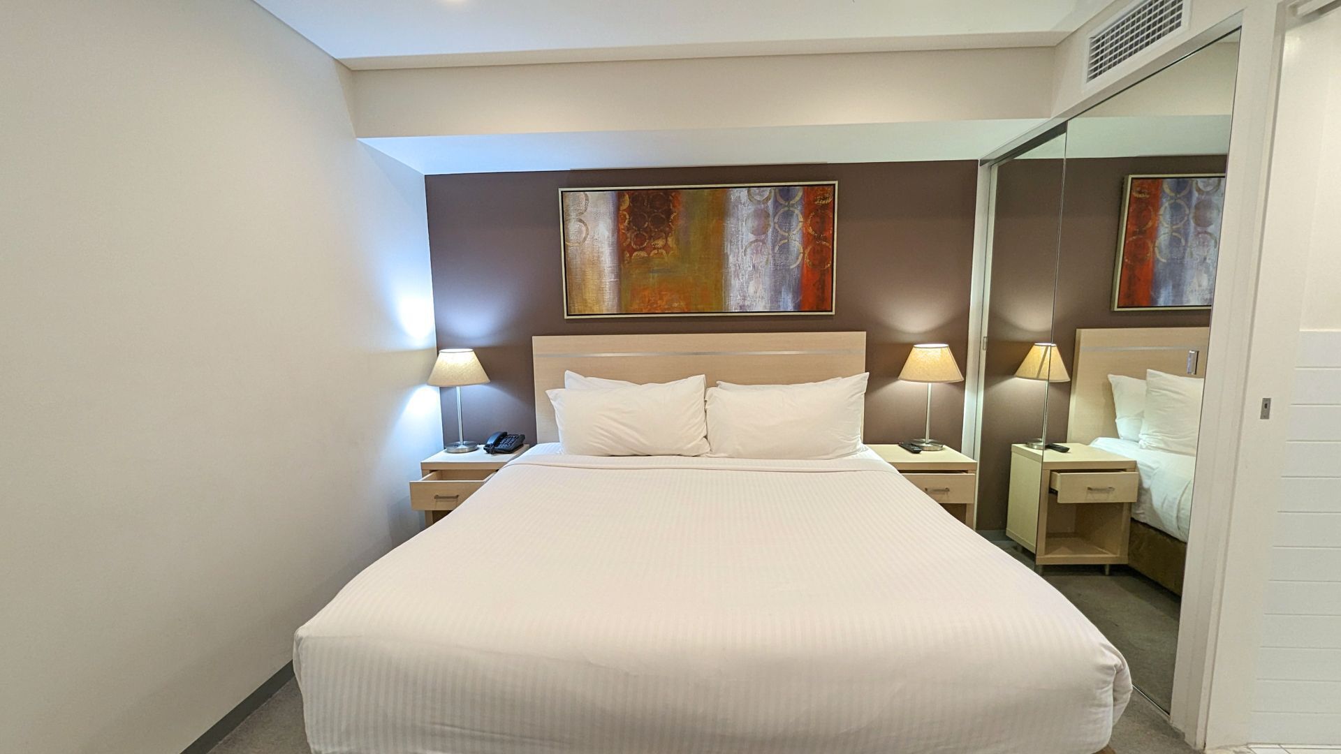 1 dormitorio, tabla de planchar con plancha, wifi gratis y ropa de cama