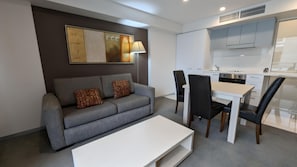 Smart TV - 1BR Apartment on North Terrace (Adelaide)