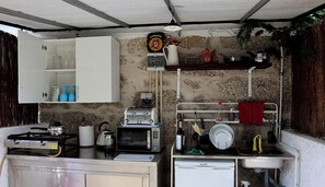 Private kitchen - Private Luxurious Glamping With Solar Heated Pool (Tábua)