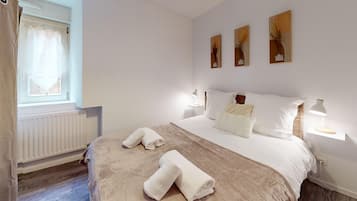 StrykjÀrn/strykbrÀda, gratis wi-fi och sÀngklÀder