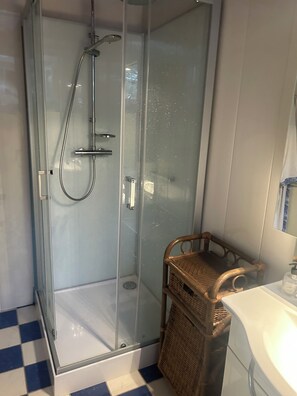 Soap, toilet paper - Maison de Bourg à Picherande à 12 km de Super Besse, 20 km de Besse en Chandesse (Picherande)