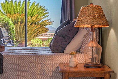 Desert Dream with superb mountain views from the patio!