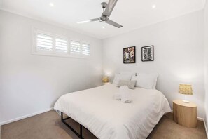 4 bedrooms, WiFi, bed sheets - OCEAN55- Mooloolaba Holiday Home (Mooloolaba)