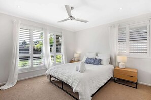 4 bedrooms, WiFi, bed sheets - OCEAN55- Mooloolaba Holiday Home (Mooloolaba)