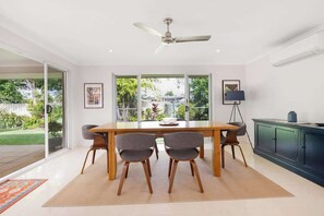 Dining - Ocean55 Mooloolaba Holiday Home (Mooloolaba)