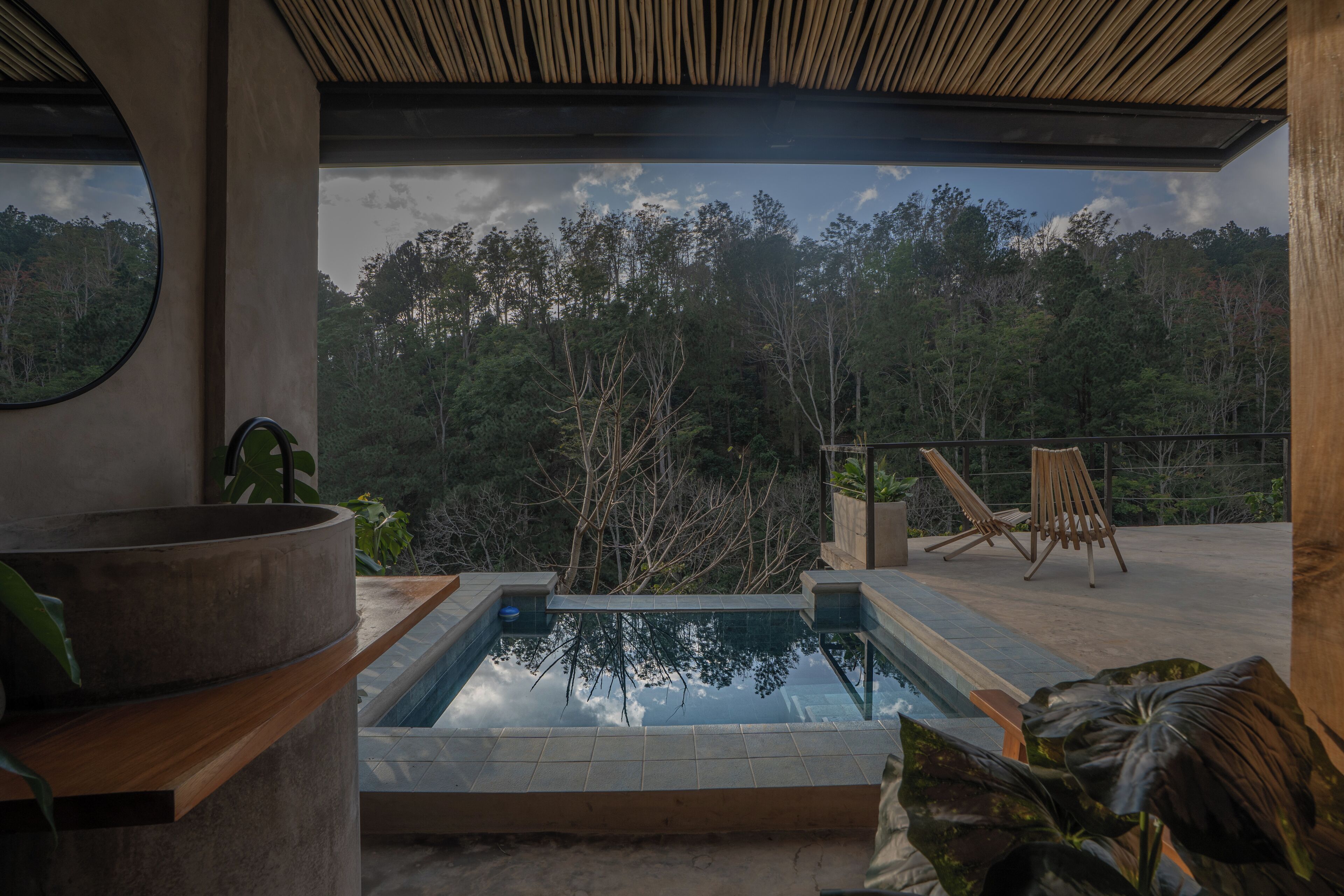 Comfort Room | Free WiFi