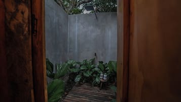 Cabin | Bathroom | Soap, shampoo, toilet paper