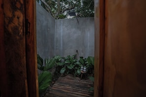 小屋 | 浴室 | 肥皂、洗发水、卫生纸