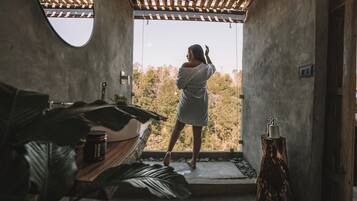 Standard Room | Bathroom | Soap, shampoo, toilet paper