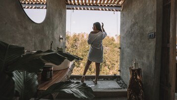 Standard Room | Bathroom | Soap, shampoo, toilet paper