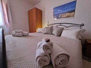 2 chambres, fer et planche Ă repasser, Wi-Fi gratuit, draps fournis