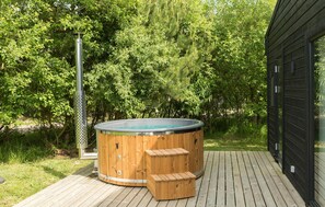 Bañera de hidromasaje al aire libre