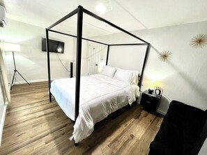 2 bedrooms, iron/ironing board, travel crib, free WiFi