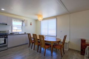 Villa familiar, 3 habitaciones | Cocina privada | Cafetera o tetera